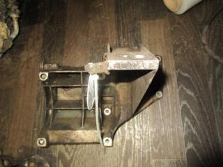 кронштейн двигателя BMW 5 серия E39 1995, 3.5 л., 1736956