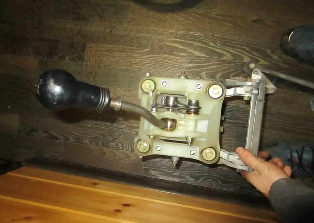 кулиса Mitsubishi Space Wagon 3 поколение (Typ N50) 2000, 2.4 л. - фото №1