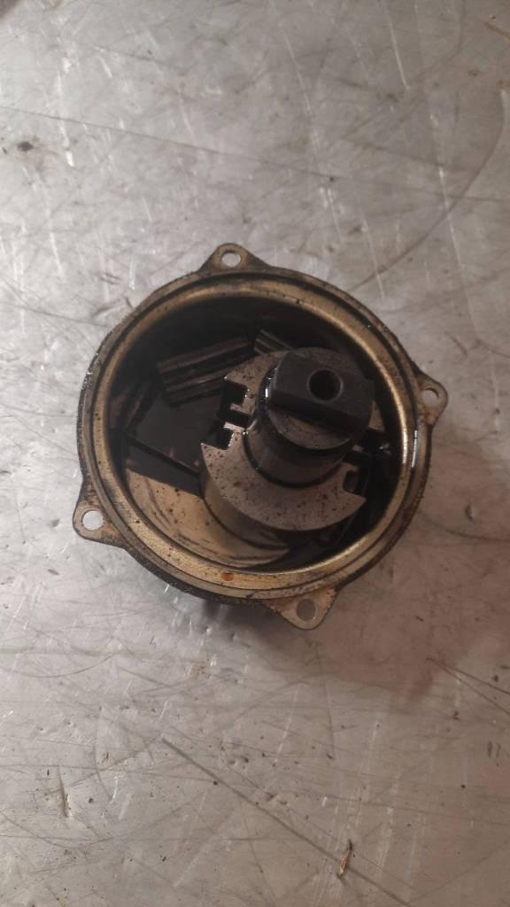 насос вакуумный BMW 3 серия E90/E91/E92/E93 E90 2006, 2.0 л. - фото №1