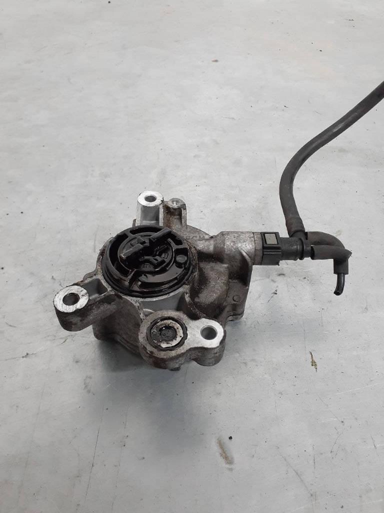 насос вакуумный Citroen C5 1 поколение 2004, 2.0 л., дизель, 01651A0806P - фото №1