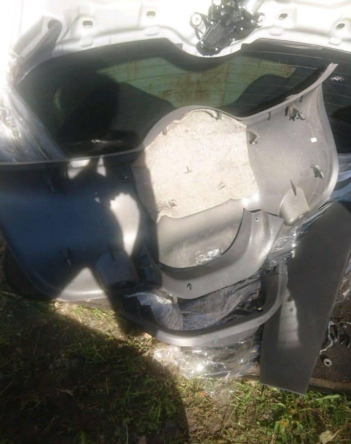 обшивка крышки багажника Renault Megane 2 поколение 2005, хетчбэк 5 дв., 8200035024 - фото №1