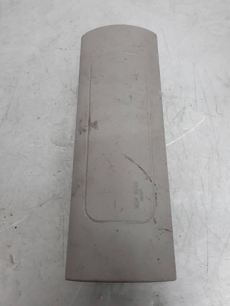 AirBag в торпедо Land Rover Range Rover 2 поколение 1998, 8200091774C - фото №1