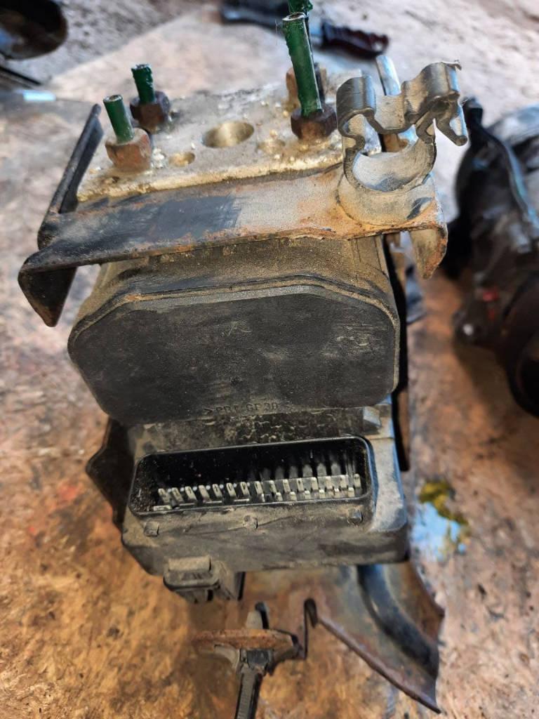 блок ABS Opel Corsa C 2001, 1.0 л., бензин, МКПП, 273004227, 9127108 - фото №1