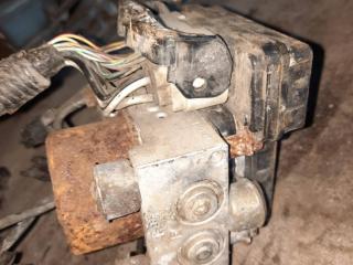 блок насос ABS Toyota Yaris P1 2001, 1.3 л., бензин, 1C03131631007, 8954152110