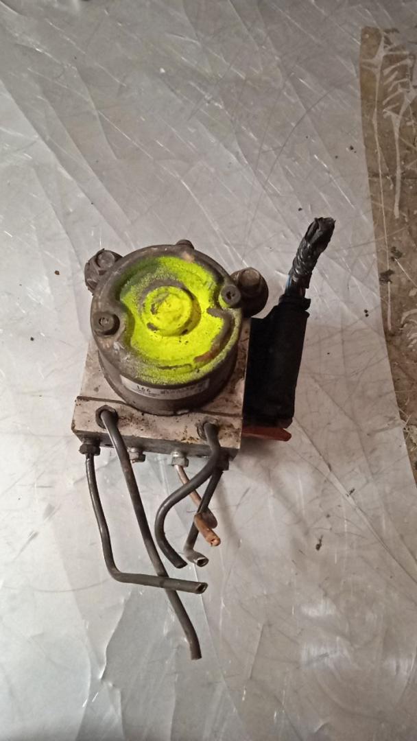 блок ABS Mitsubishi Space Runner 2 поколение 1999, 2.0 л., бензин, МКПП, MR475991 - фото №1