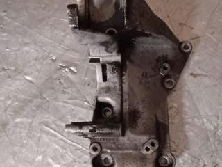 кронштейн генератора Nissan Primera P12 2003, 1.9 л., дизель, МКПП, 8200183234