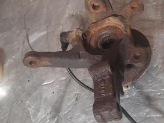 кулак поворотный правый Nissan Almera N16 2000