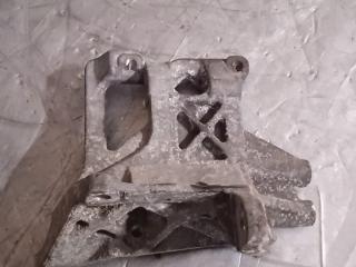 кронштейн компрессора кондиционера Subaru Forester 1 поколение (SF) [рестайлинг] 2001, 2.0 л., бензин, МКПП, 5370029502, 73611AS101