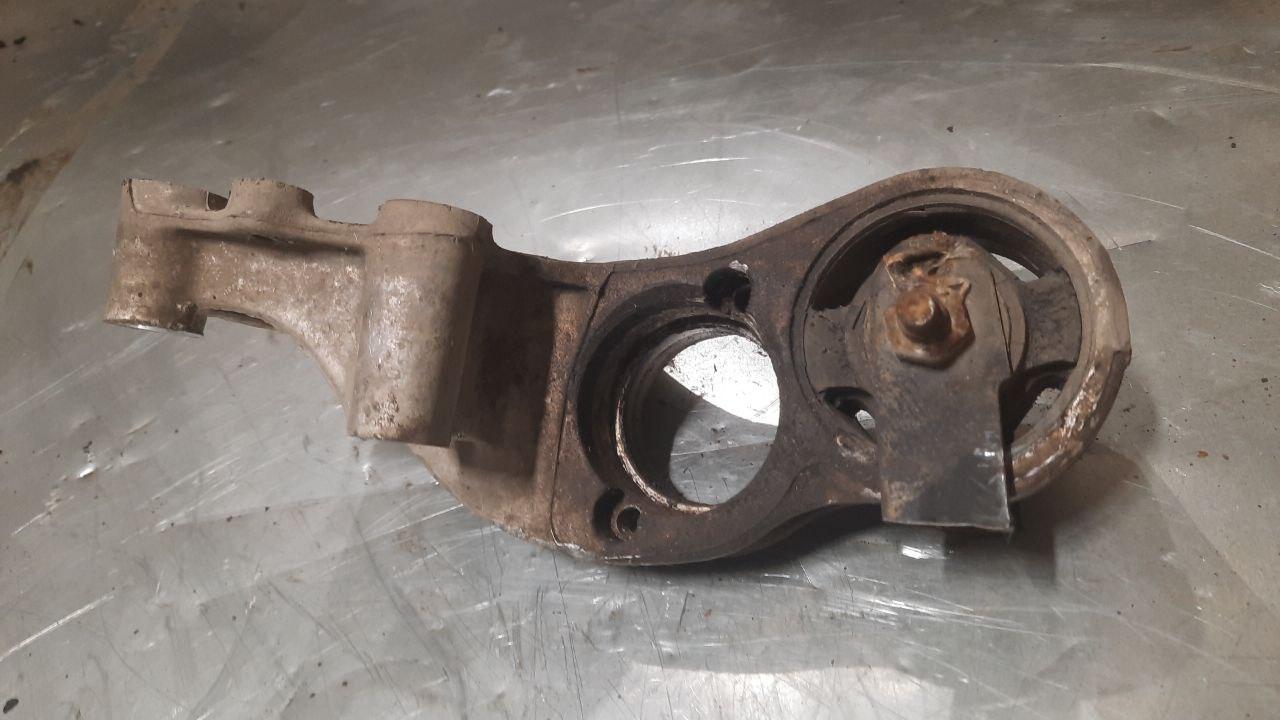 кронштейн двигателя Peugeot 206 1 поколение 1999, 1.4 л., бензин, МКПП - фото №1