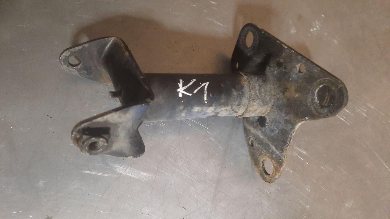 Крепление бампера переднего Volkswagen Passat B5 1999, 3B0807134A - фото №1