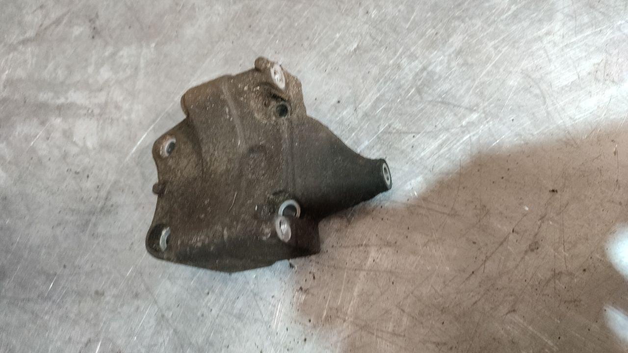 кронштейн генератора Peugeot 206 1 поколение 2001, 1.4 л., бензин, МКПП, 9628584080 - фото №1