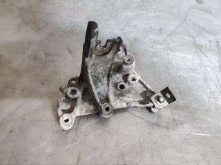 кронштейн двигателя Ford Focus 2 поколение 2005, 2.0 л., дизель, 9648584680