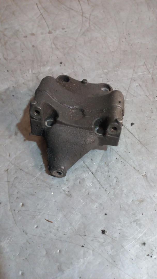 кронштейн генератора Peugeot 206 1 поколение 2001, 1.4 л., бензин, МКПП, 9628584080 - фото №1