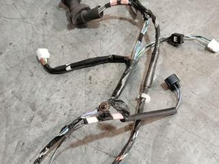 дверная проводка Toyota Avensis Verso 1 поколение 2001, 2.0 л., дизель, 8215144160
