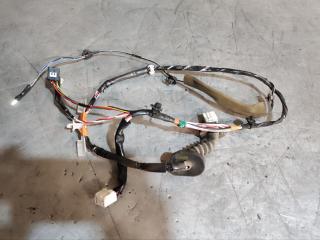 дверная проводка Toyota Avensis Verso 1 поколение 2001, 8215344060