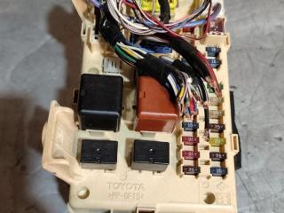 блок предохранителей Toyota Avensis Verso 1 поколение 2001, 2.0 л., дизель, 8922144030