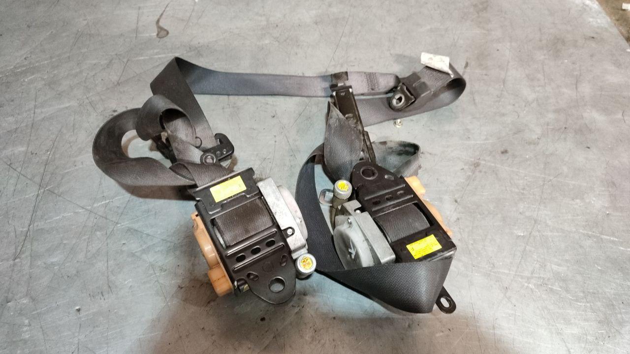 ремень безопасности Toyota Avensis Verso 1 поколение 2001 - фото №1