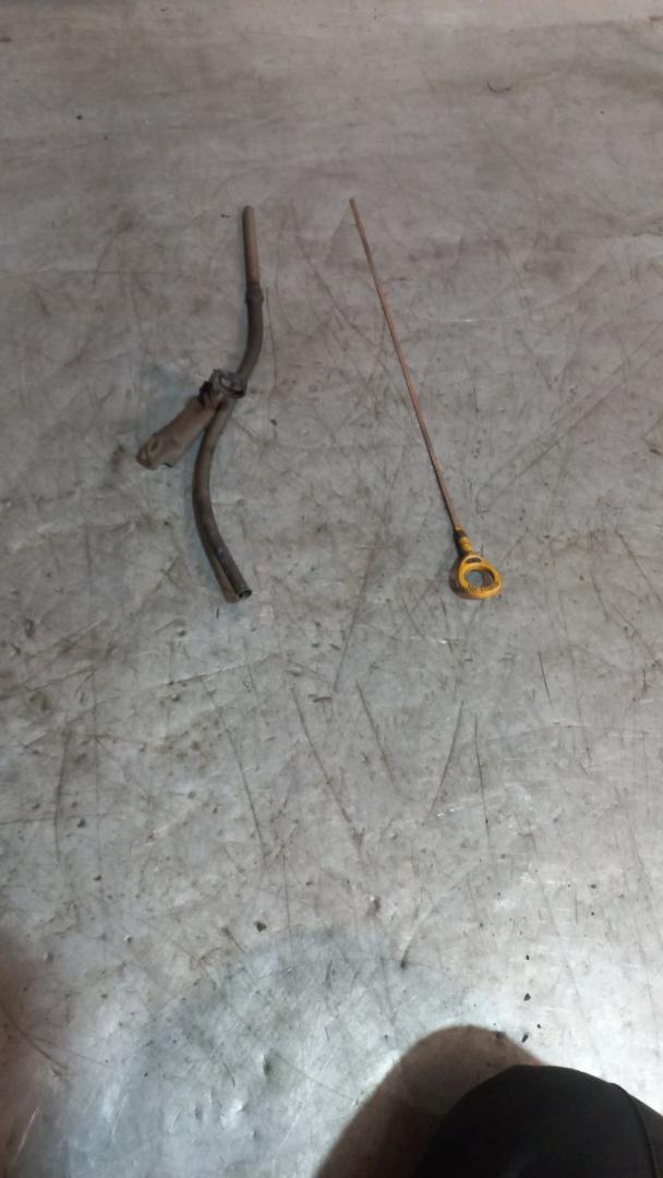 щуп двигателя Toyota Avensis Verso 1 поколение 2001, 2.0 л., дизель - фото №1