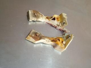 крепление ( кронштейн ) крыла Mazda 3 BK 2004