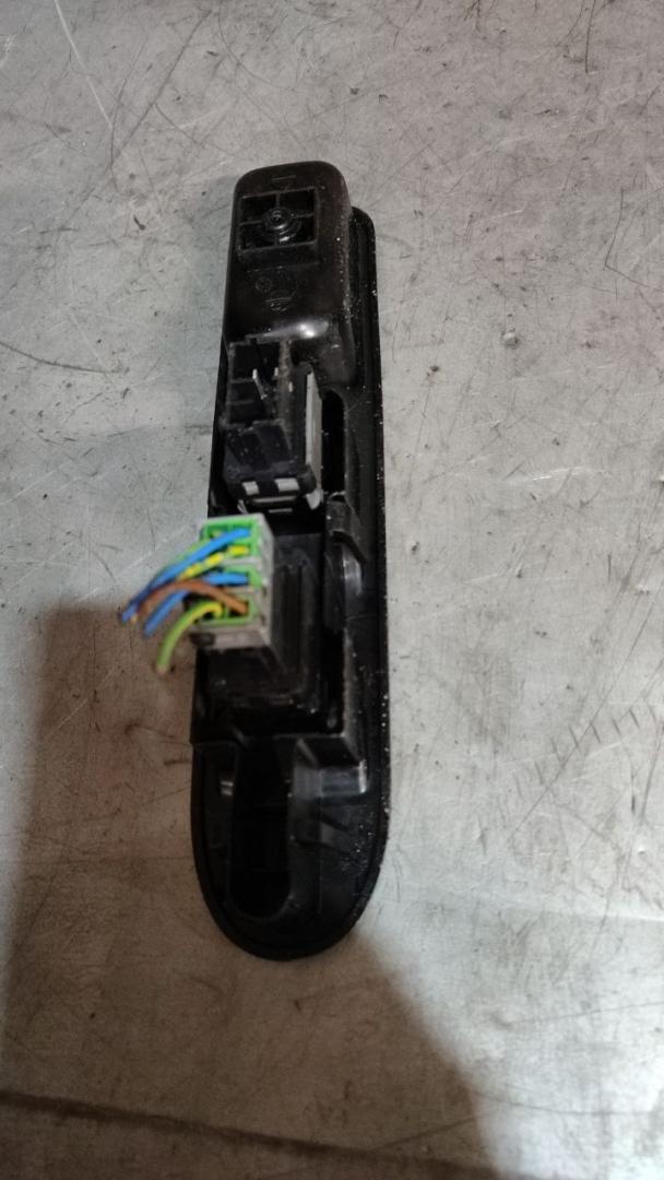 блок управления стеклоподъемниками Peugeot 307 1 поколение 2005, купе - фото №1