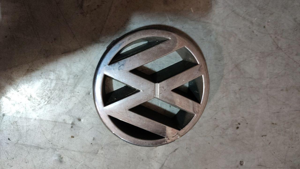 эмблема Volkswagen Touareg 1 поколение (2002 - 2007), 2.5 л., дизель, 3B0853601 - фото №1