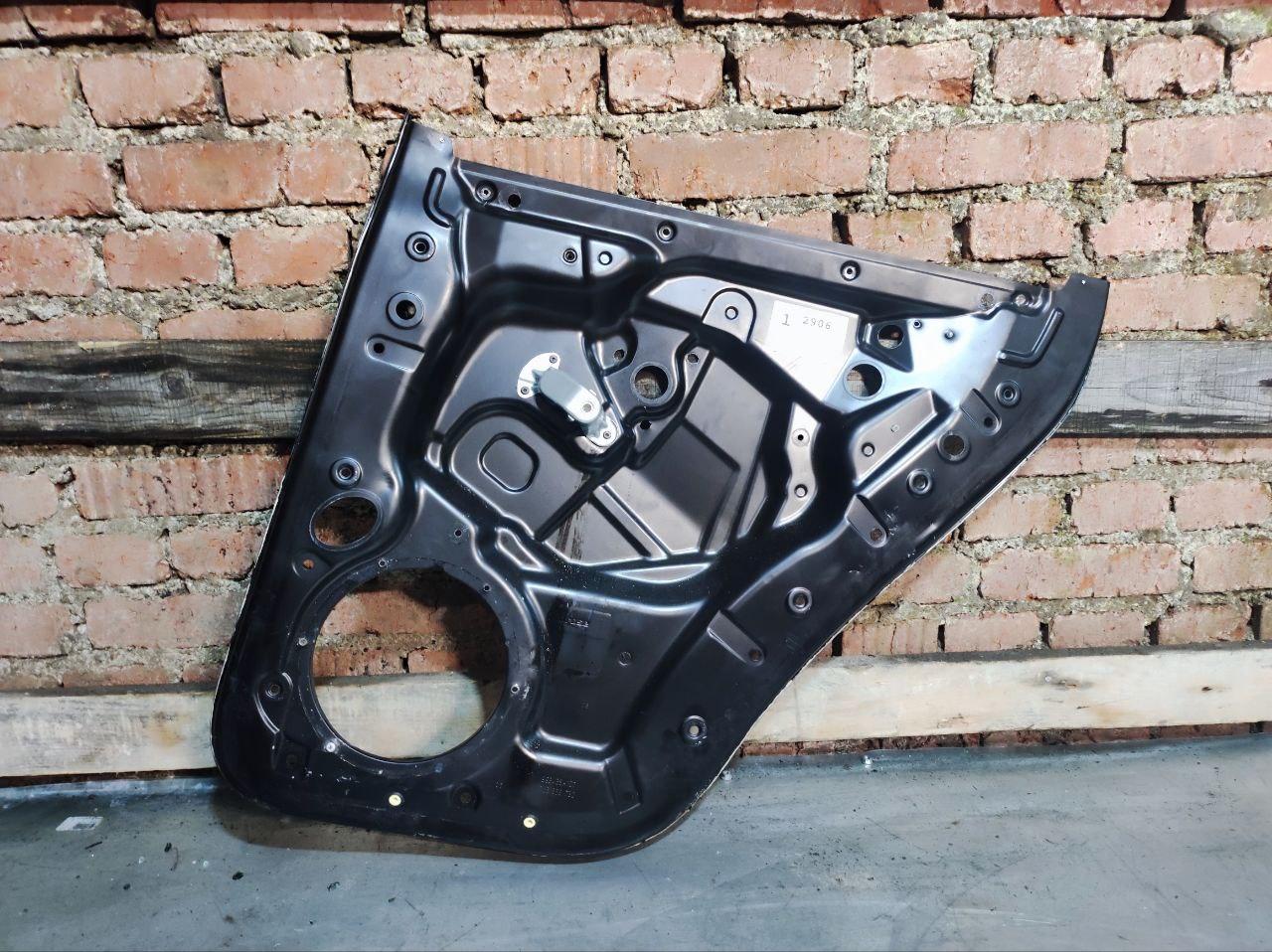 кронштейн (крепление) Volkswagen Touareg 1 поколение (2002 - 2007) - фото №1