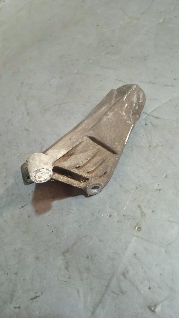 кронштейн КПП Volvo V70 2 поколение (2000 - 2005), 2.5 л., бензин, МКПП, 334024, 1397339 - фото №1