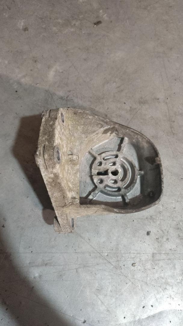 кронштейн КПП Volvo S80 1 поколение (1998 - 2003), 2.9 л., бензин, АКПП, 9161143 - фото №1