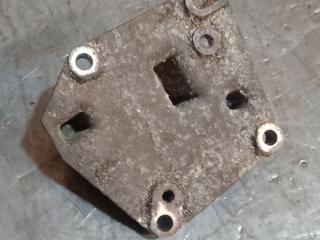 кронштейн генератора Citroen C4 1 поколение 2006, 1.6 л., бензин, МКПП, 9637850580