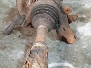 кулак поворотный правый Toyota Corolla Verso 2 поколение AR10 (2004 - 2007)