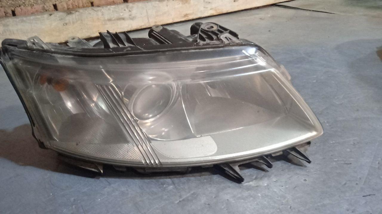 фара правая Saab - фото №1