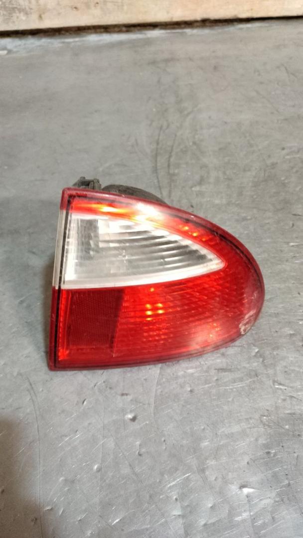 фонарь задний правый SEAT Leon 1 поколение (1999 - 2005), хетчбэк 5 дв. - фото №1