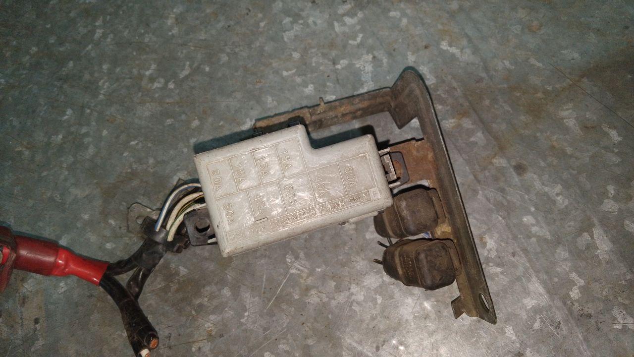 блок предохранителей Suzuki Wagon R 1 поколение 1998, 1.3 л., бензин - фото №1