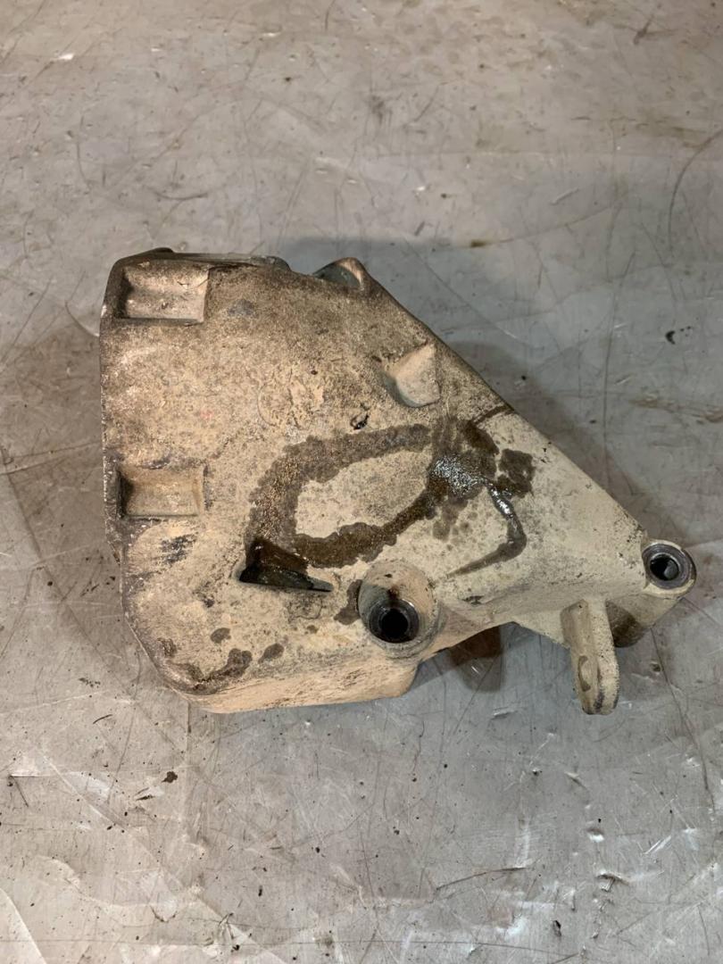 кронштейн двигателя Volkswagen Polo 4 поколение (2001 - 2005), 1.4 л., дизель, 4599207 - фото №1