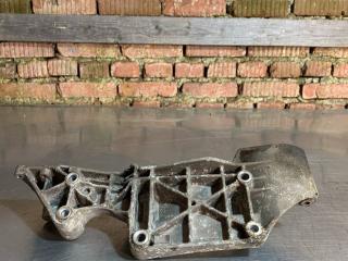 кронштейн генератора Volkswagen Golf 4 поколение 1999, 1.8 л., бензин, 06A903143H