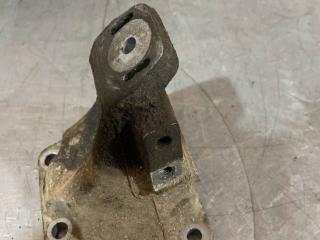 кронштейн двигателя Audi A6 4B/C5 (1997 - 2001), 2.7 л., бензин, 8D0199308AD