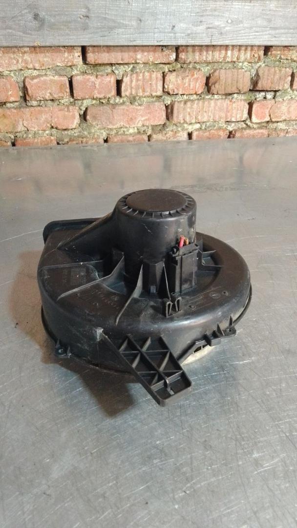 моторчик печки Skoda Fabia 1 поколение (6Y) (1999 - 2004), 8Q1819015C, 6Q1820015C - фото №1