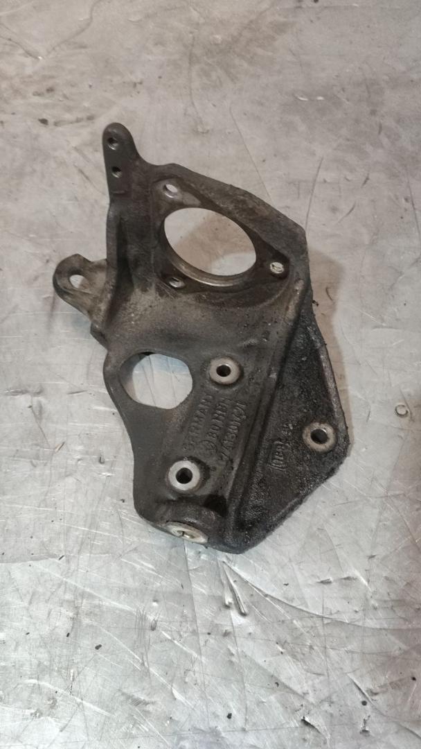 кронштейн ТНВД Volvo V70 2 поколение (2000 - 2005), 2.5 л., дизель, 074130147C - фото №1