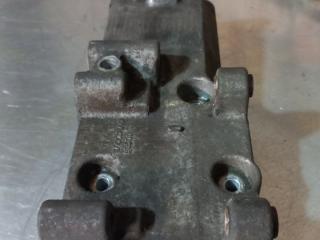 кронштейн компрессора кондиционера Volvo V70 2 поколение (2000 - 2005), 2.5 л., бензин, 9135170