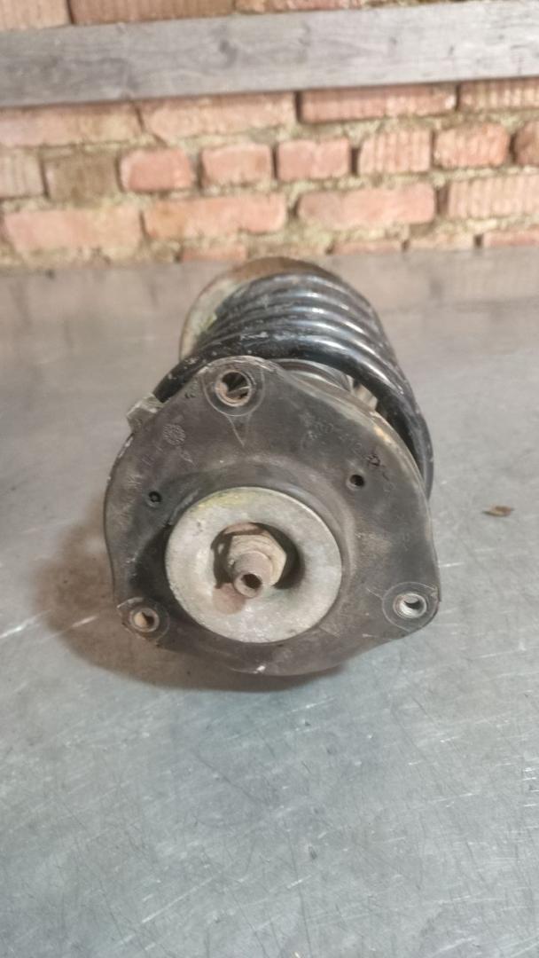 стойка передняя Volkswagen Golf 5 поколение (2003 - 2009), 1T0413031G, 1T0413031B - фото №1