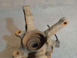 кулак поворотный правый Nissan Almera N16 2000