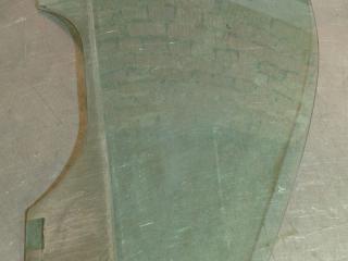 стекло двери передней правой Skoda