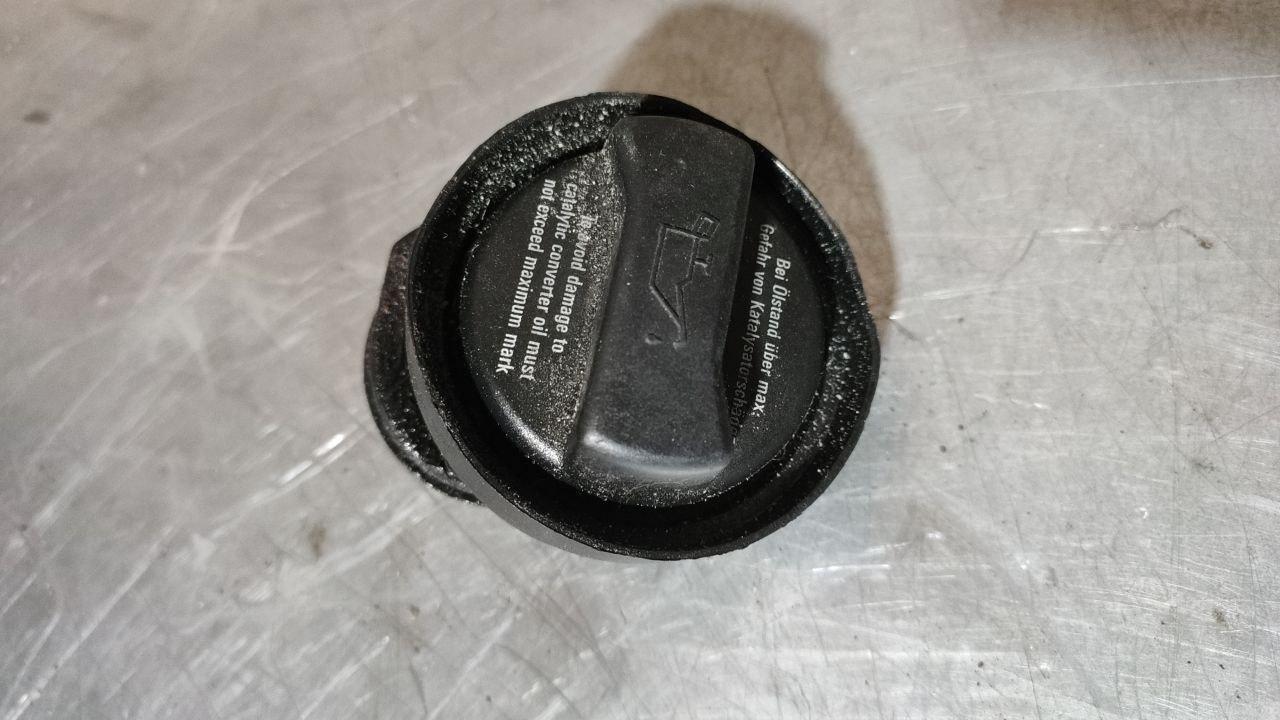 пробка маслозаливная Skoda Fabia 1 поколение (6Y) (1999 - 2004) - фото №1