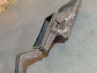 воздухозаборник Mitsubishi Space Star 1 поколение 2001, MB947708