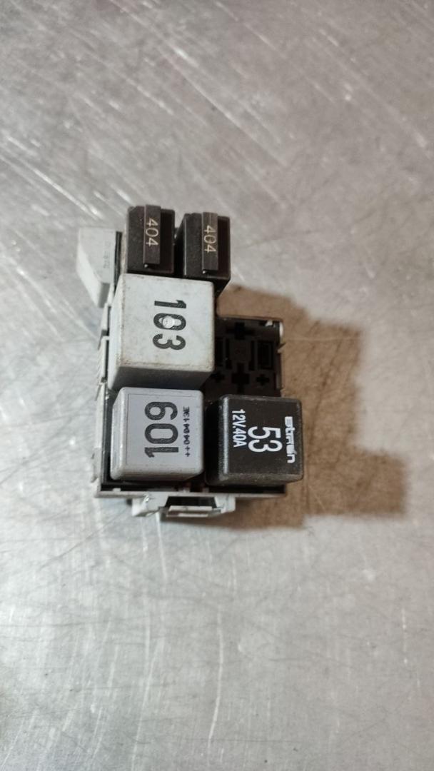 блок предохранителей Volkswagen Touareg 1 поколение (2002 - 2007), 7L0937503, 357911253, 141951253B - фото №1