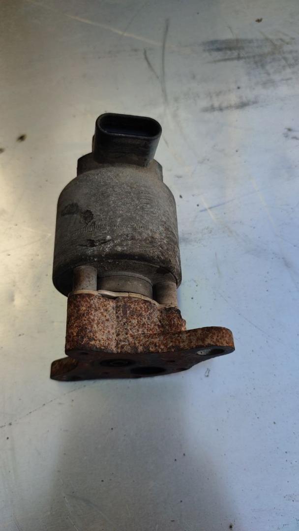 клапан EGR Peugeot 407 1 поколение (2004 - 2010), 2.0 л., бензин - фото №1