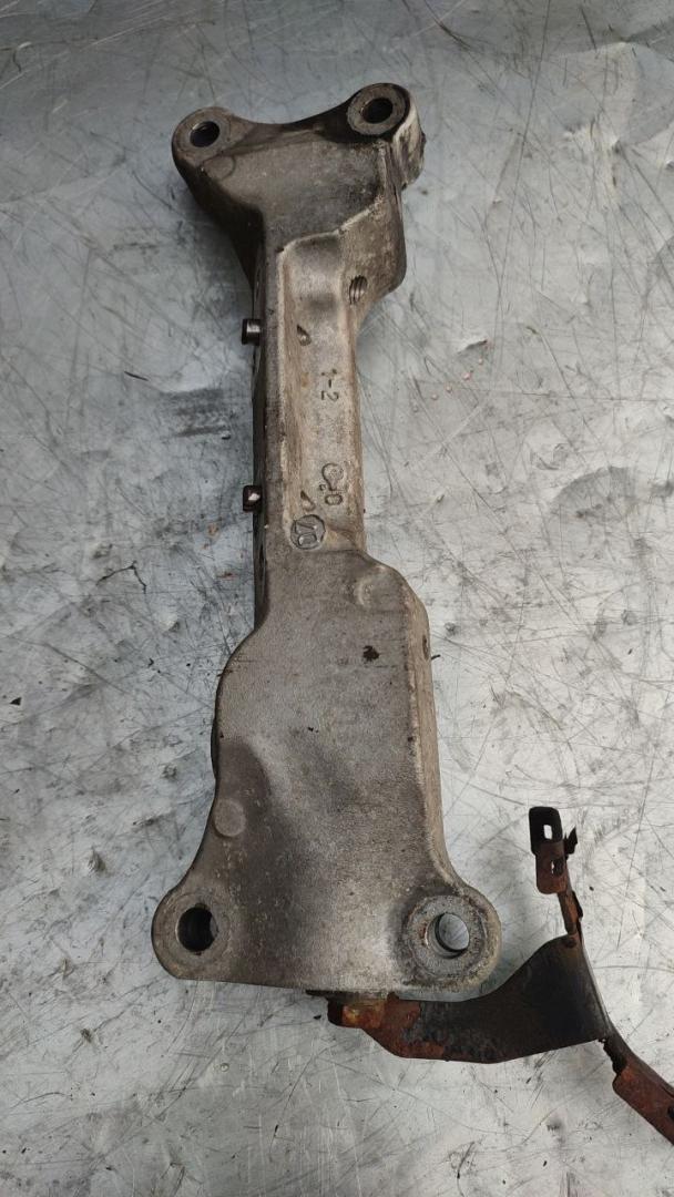 кронштейн двигателя Peugeot 207 1 поколение (2006 - 2009), 1.6 л., бензин, МКПП, 9654165780 - фото №1