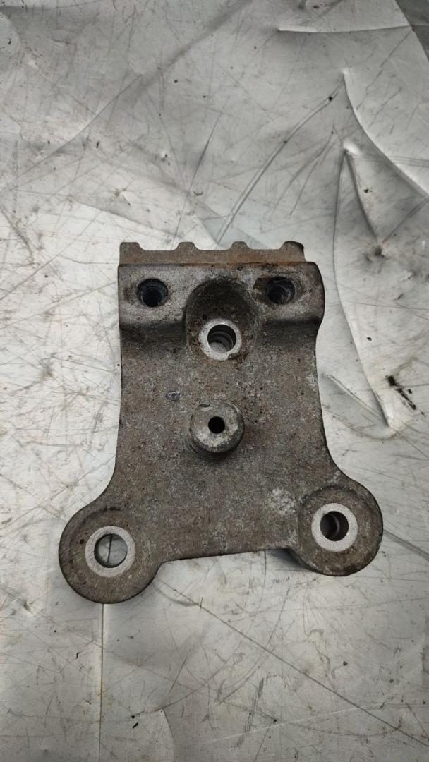 кронштейн КПП Peugeot 207 1 поколение (2006 - 2009), 1.6 л., бензин, МКПП, 326C79F - фото №1