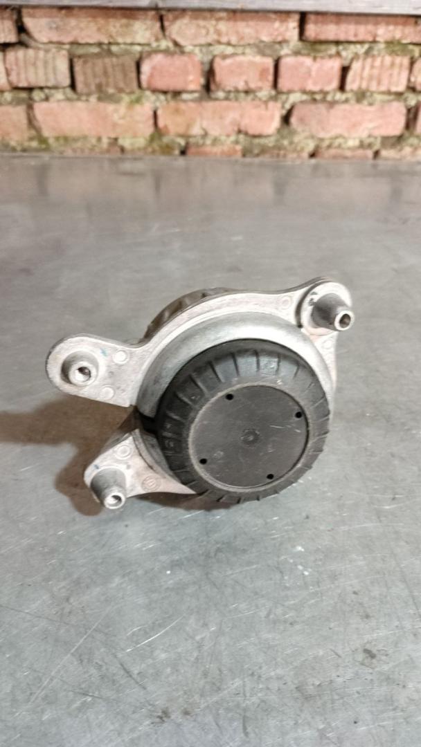 подушка крепления двигателя Mercedes-Benz C-Класс W205/S205/C205 (2014 - 2018), 2.2 л., дизель, A2052406617, 2052406617 - фото №1