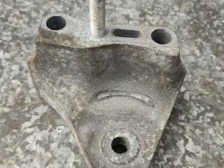 кронштейн двигателя Toyota Avensis 2 поколение (T250) [рестайлинг] (2006 - 2009), 2.0 л., бензин